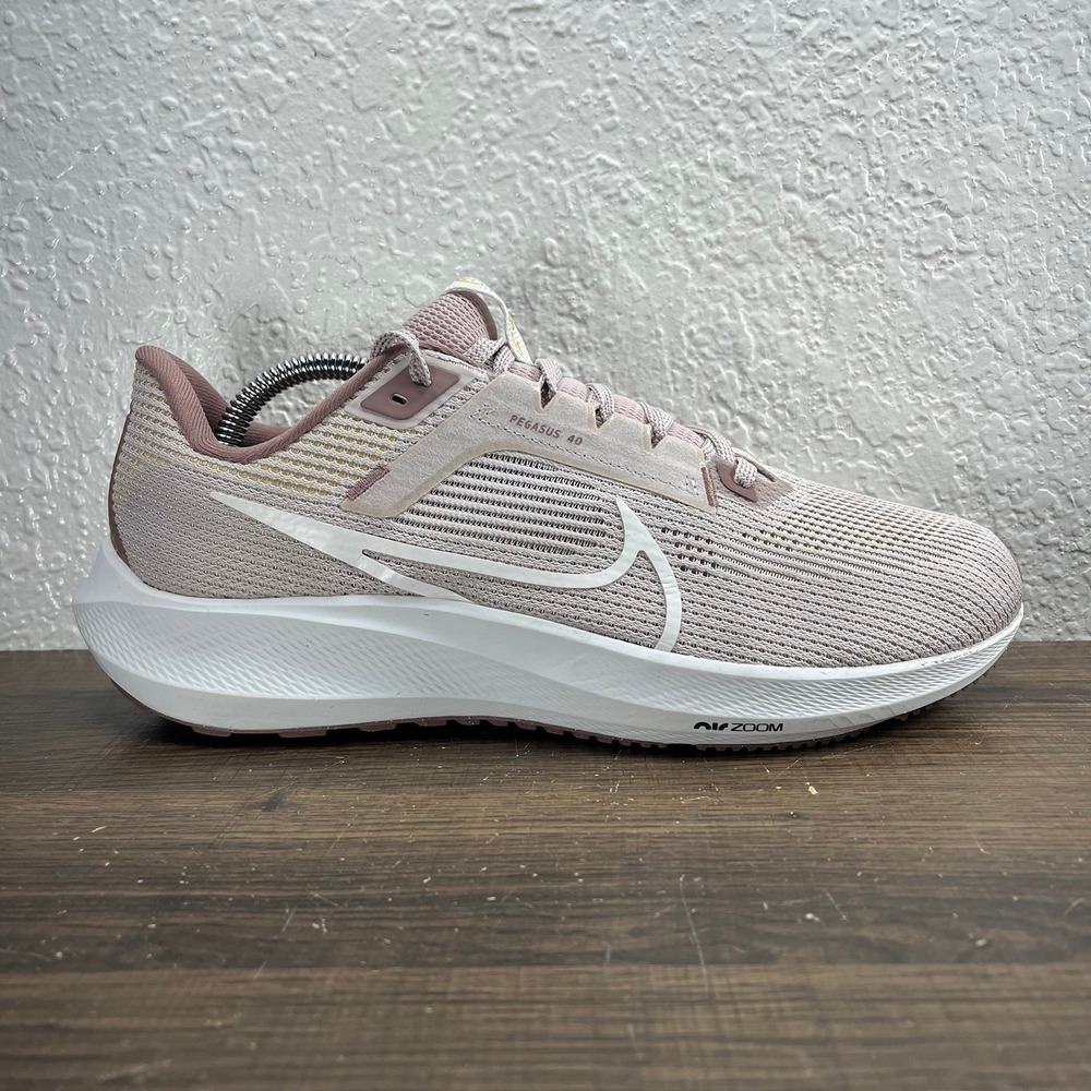 Nike Women's Air Zoom Pegasus 40 Purple Shoes - Women's Size 10.5